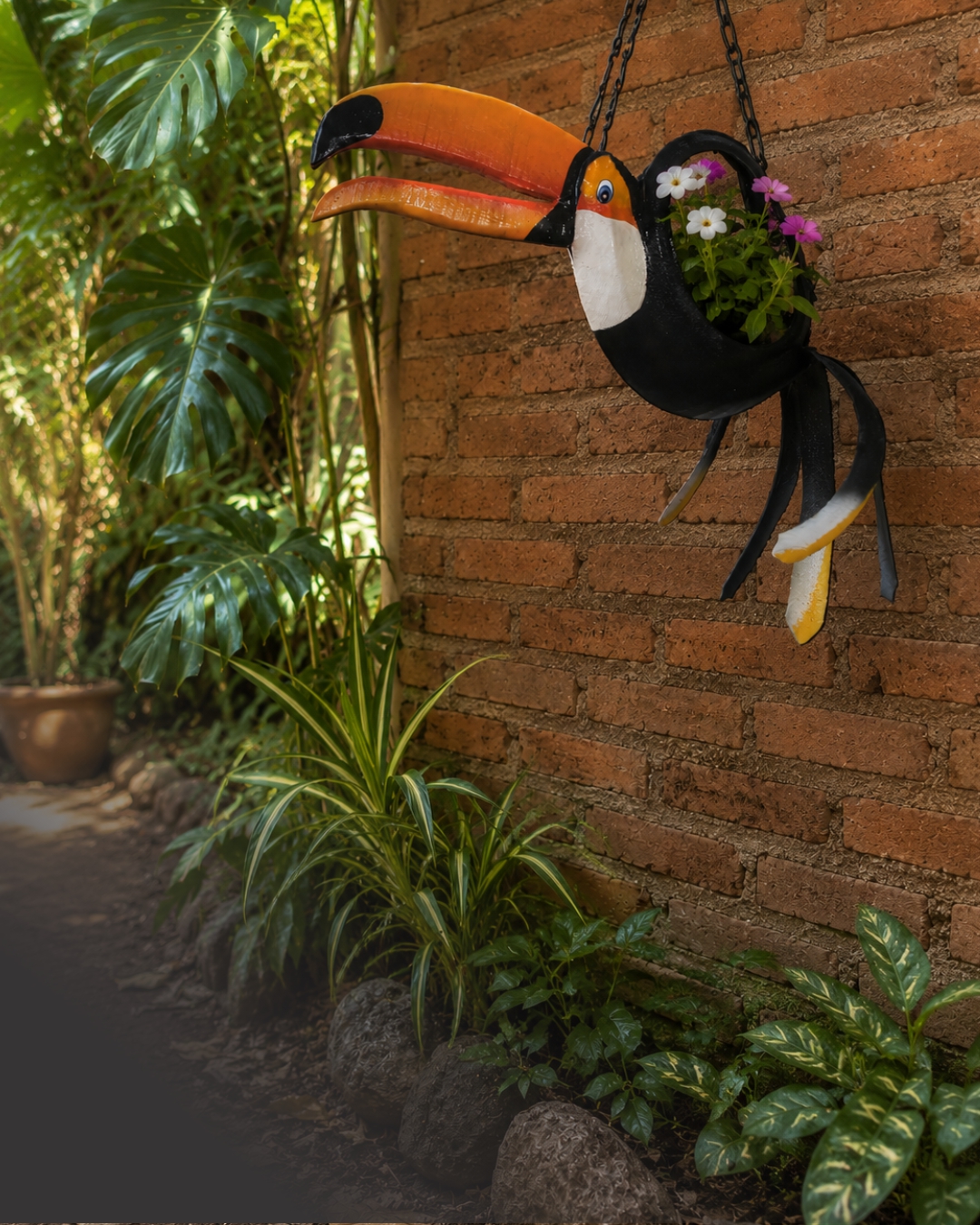 Tucano - Bicho de pneu reciclado Arte em pneu Pequena - Imagem 3